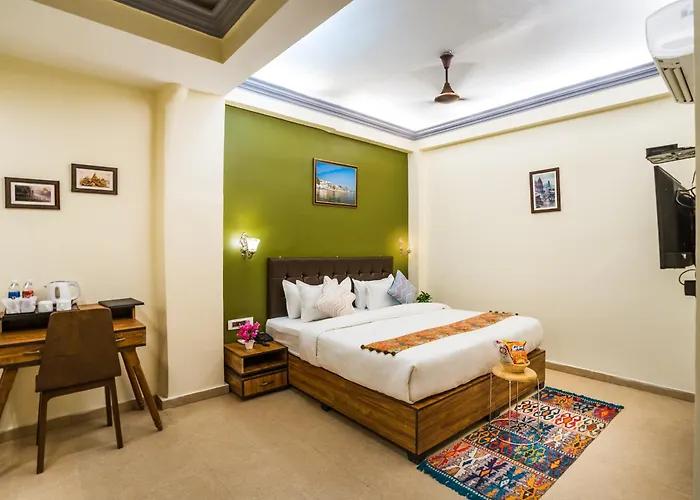 Tripli Hotels Silver Shine