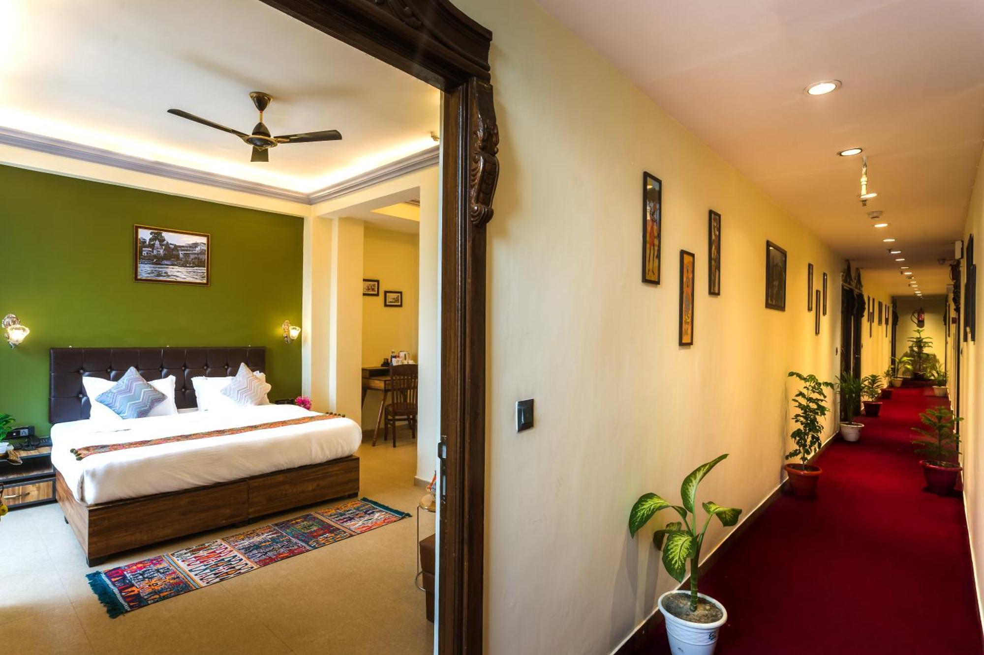 Hotel Tripli Silver Shine